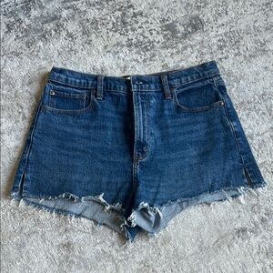 ABERCROMBIE: Mom Short High Rise, size 29/8, dark wash